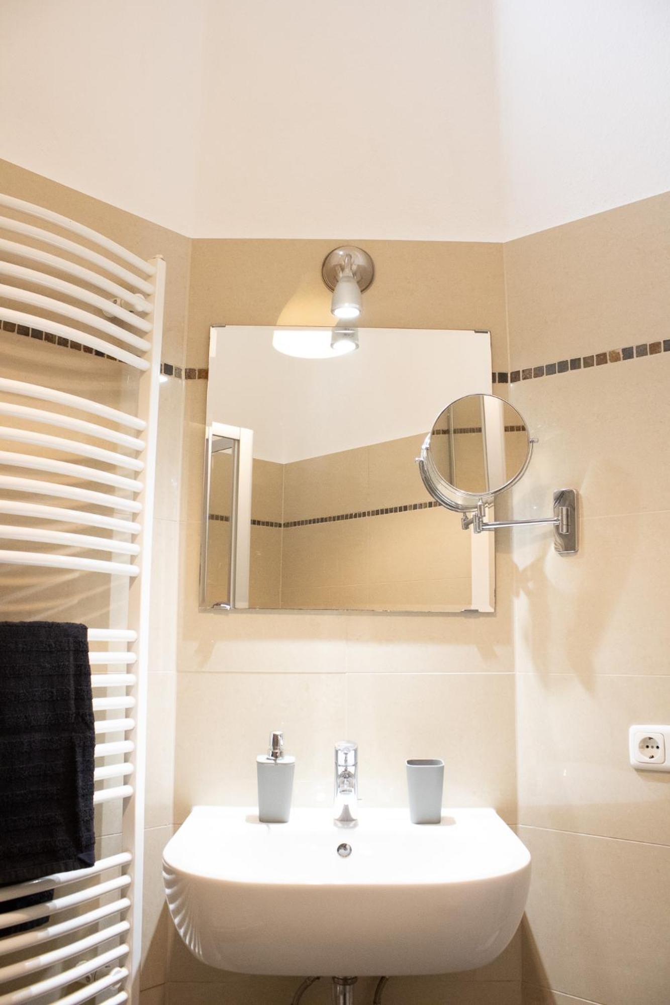 Apartment Wiesbaden Mitte, Zentral Am Park, Congresscenter 5 Min, Bahnhof 10Min ภายนอก รูปภาพ
