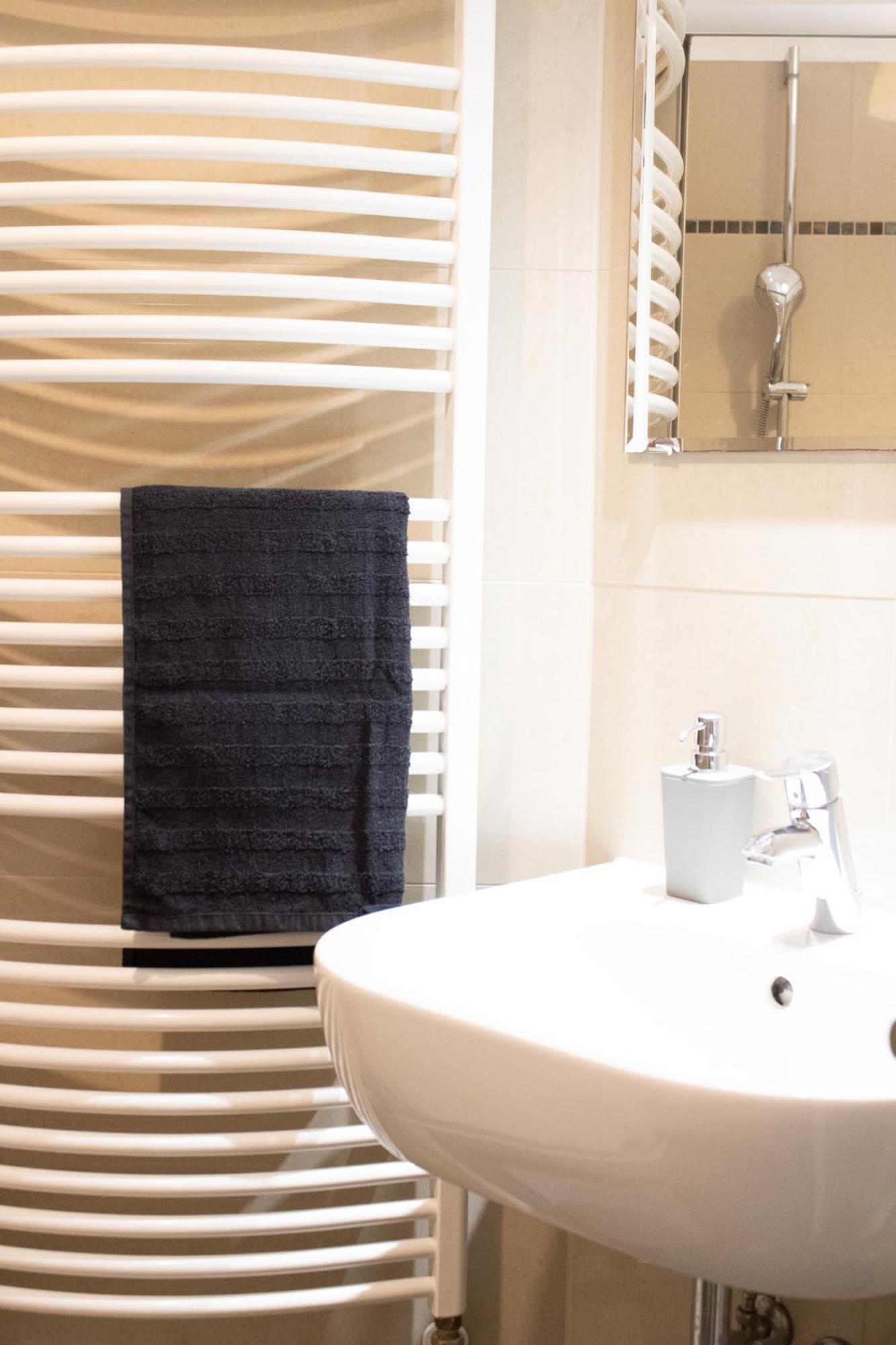 Apartment Wiesbaden Mitte, Zentral Am Park, Congresscenter 5 Min, Bahnhof 10Min ภายนอก รูปภาพ